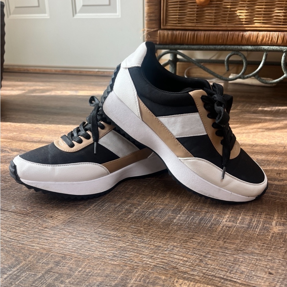 Dolbe Vita Sneakers 9.5